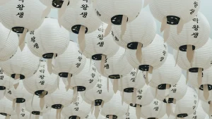white-and-black paper lanterns during daytime