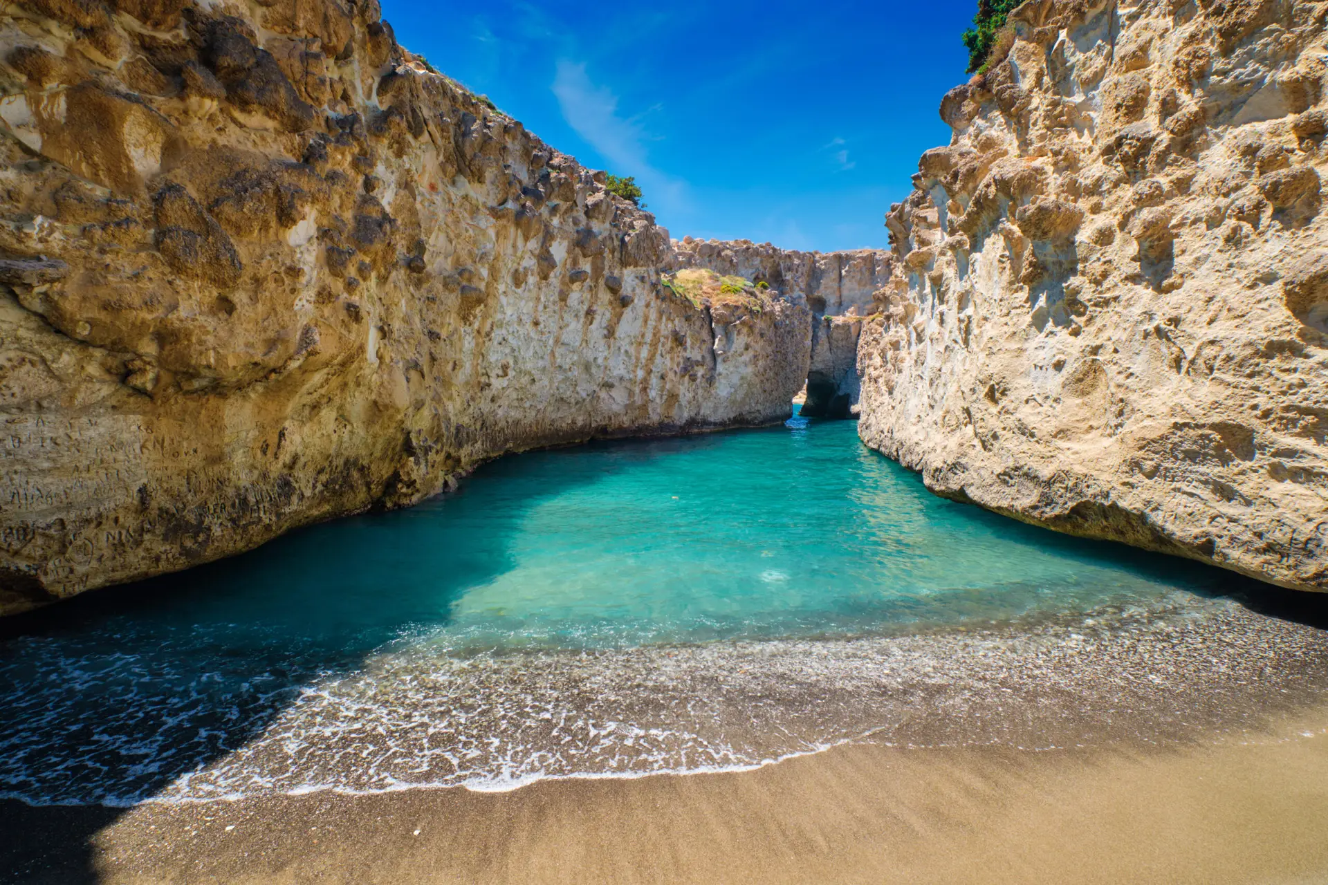 Papafragas,Hidden,Beach,With,Crystal,Clear,Turquoise,Water,And,Tunnel