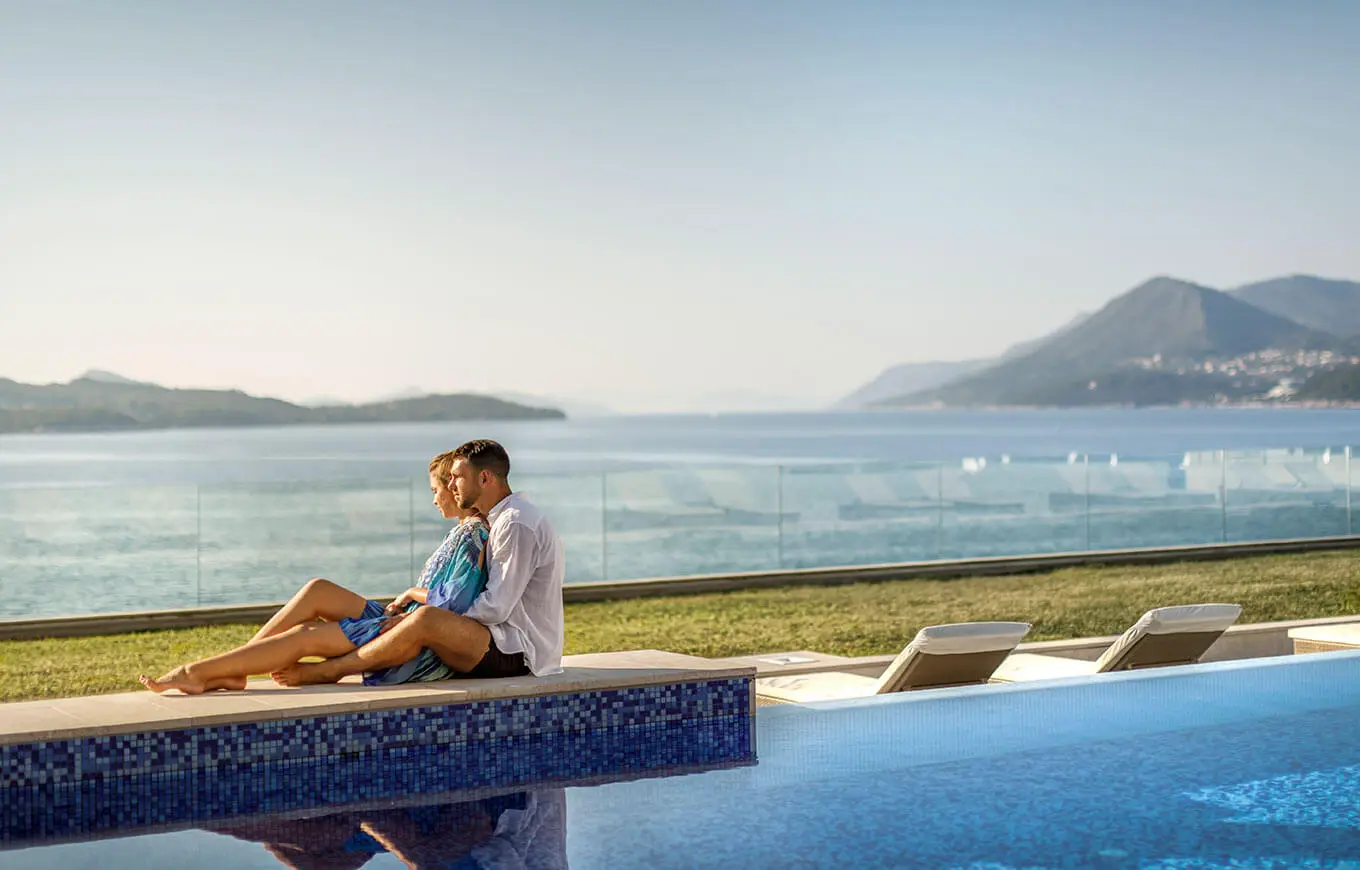president-hotel-pool-couple-sea